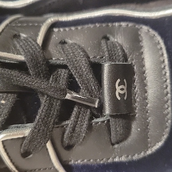 Chanel CC logo sneaker size 37.5 - Picture 5 of 14